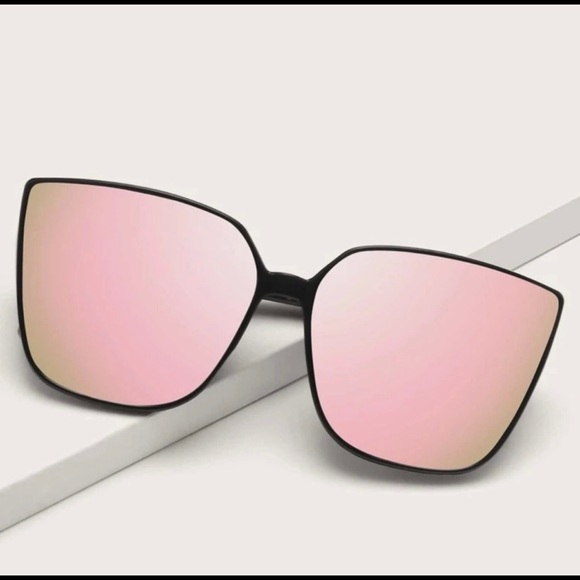 NEW Oversized sunglasses😎 - Picture 1 of 4